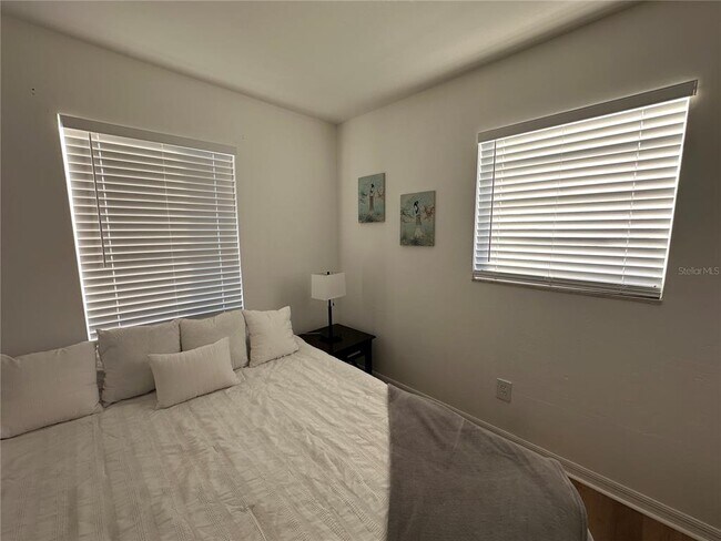 Building Photo - 9474 Tacoma Ave