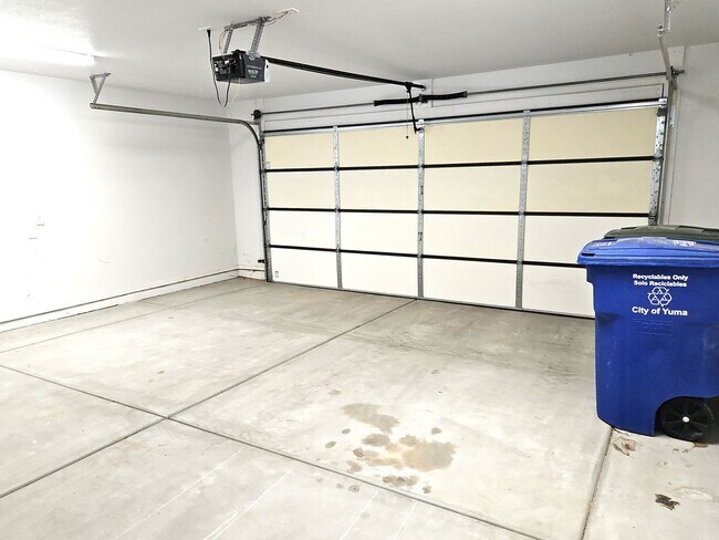 Building Photo - 3 bedroom/2 bath home for Rent