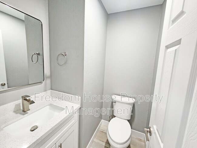 Building Photo - 831 Valiant Ave