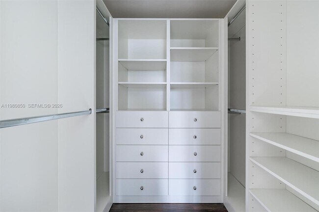 Building Photo - 1046 Golden Cane Dr