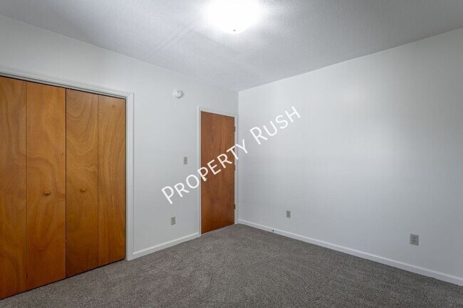 Building Photo - 420 Hedgewood Dr