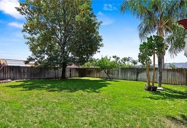 Building Photo - Spacious Two-Story Home in Lake Elsinore