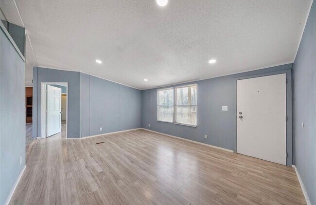 Building Photo - 15750 W Relza Dr
