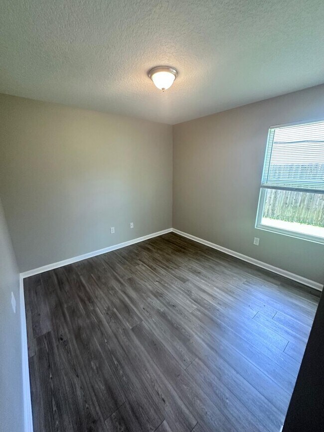 Building Photo - *** TWO WEEKS FREE ***  Gorgeous 4-Bedroom Home with Granite Counters & 2-Car Garage