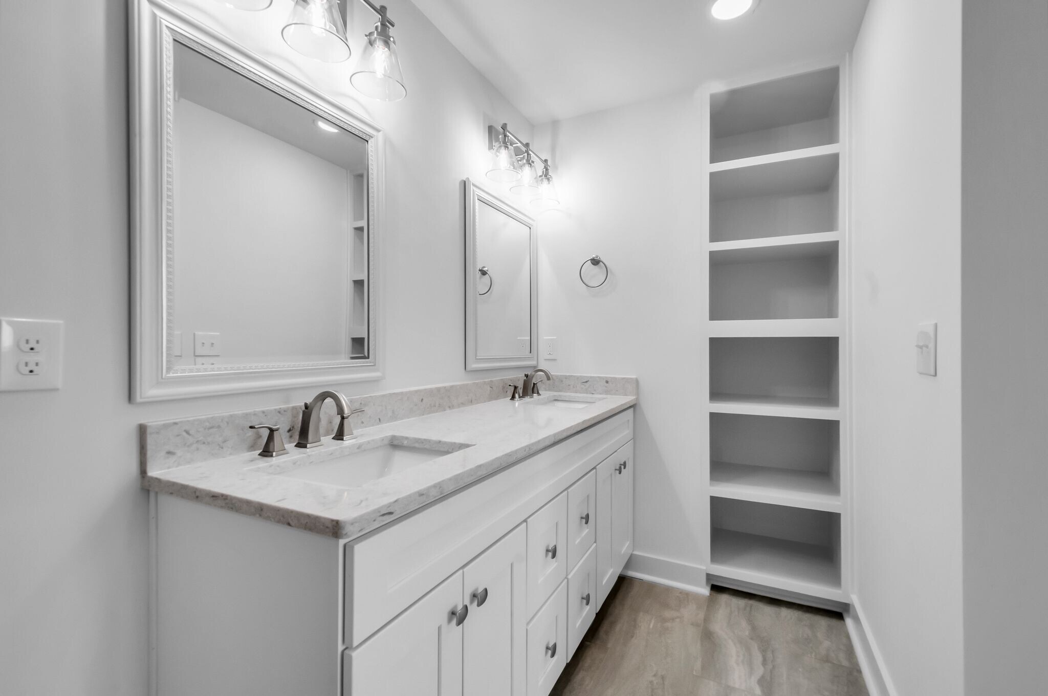 Building Photo - 6666 Brookmont Ter