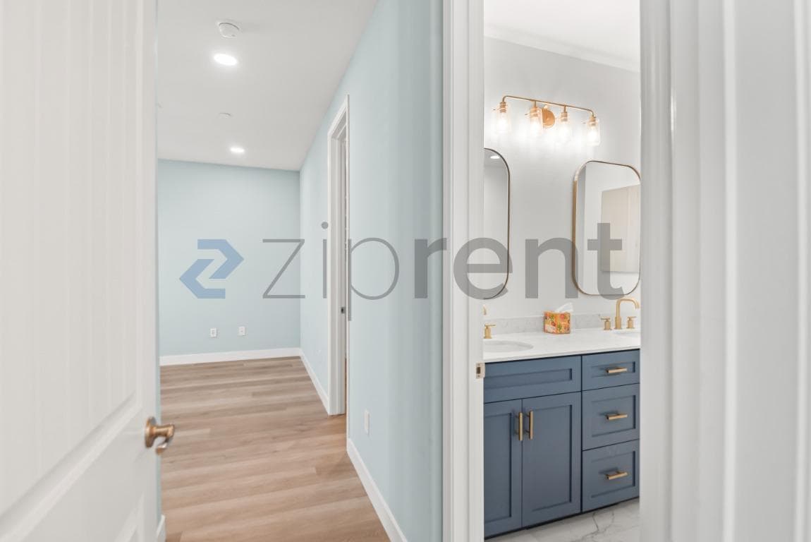 Building Photo - Unit