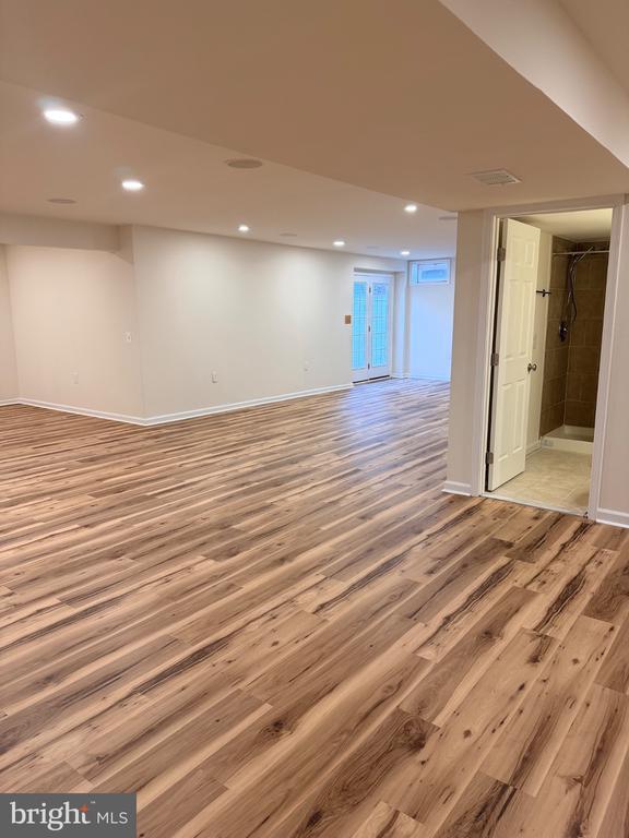 Building Photo - 9330 Birch Cliff Drive