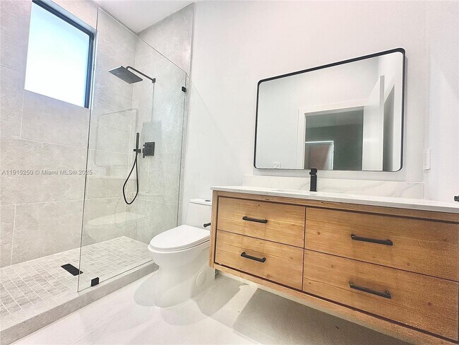 Building Photo - 119 NE 118th St