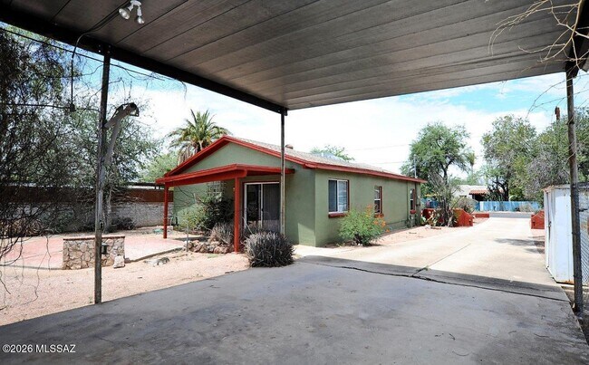 Building Photo - 3326 E Elida St