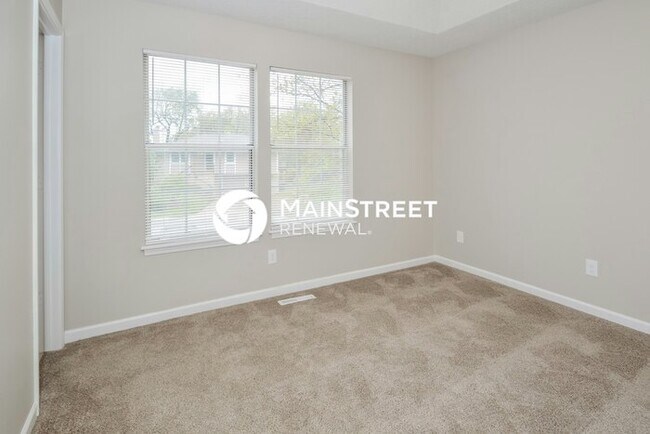 Building Photo - 3 Bedroom Pet-Friendly Home in Lees Summit, MO with Main Street Renewal