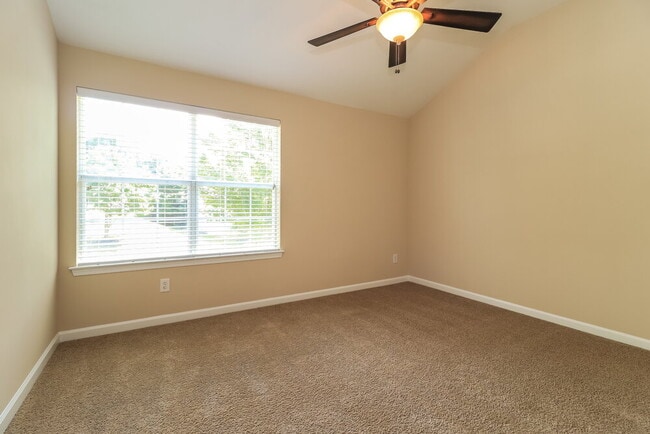 Building Photo - 347 Hidden Creek Ln