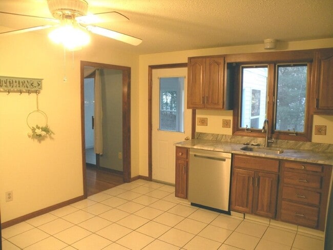 Building Photo - 17 Brad Rd