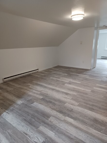 Building Photo - 92 Twiss St