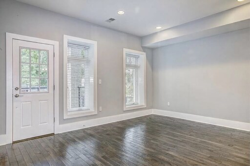 Building Photo - 1220 19th St NE