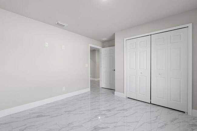 Building Photo - 2213 Kenneth Ave S