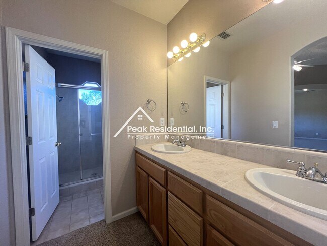 Building Photo - Spacious 4bd/3ba Folsom Home!