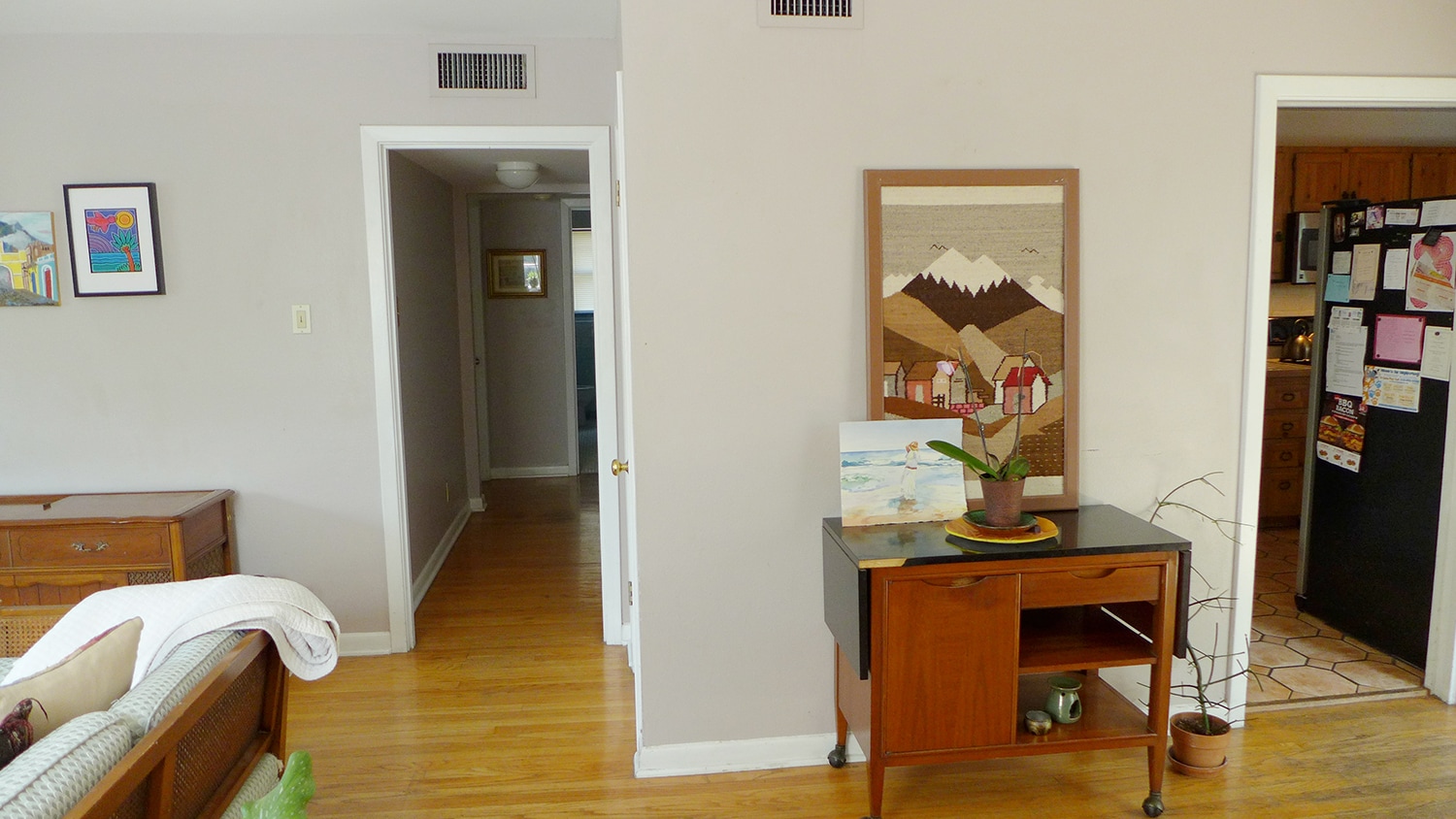 Building Photo - 310 West Mistletoe Avenue