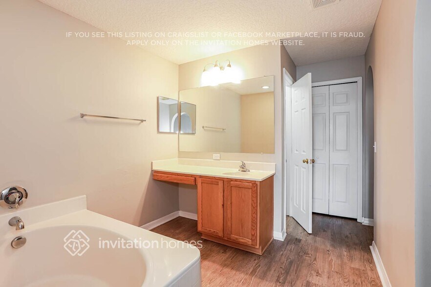 Building Photo - 5519 Shady Pine St S