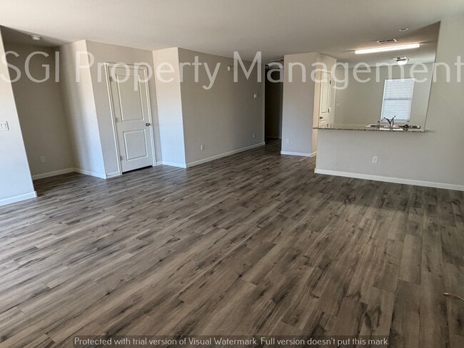 Building Photo - 2025 E Velvet Pl
