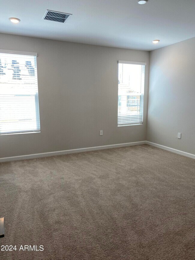 Building Photo - 4853 E St John Rd