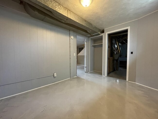 Building Photo - 317 15th Ave N