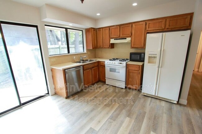 Building Photo - 6505 Columbia Oaks Ct