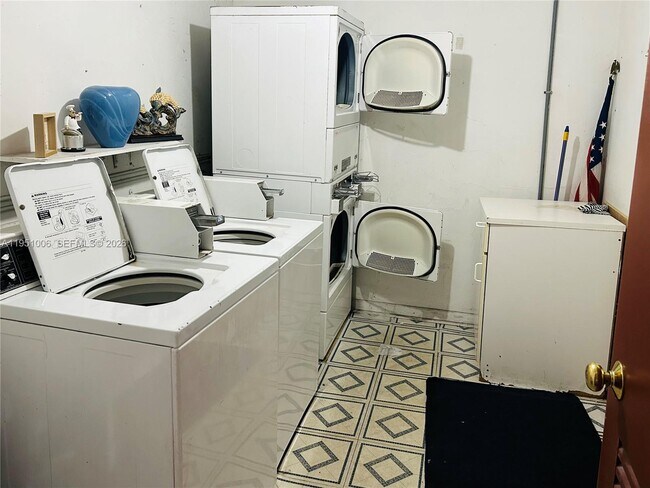 Building Photo - 3250 NW 85th Ave