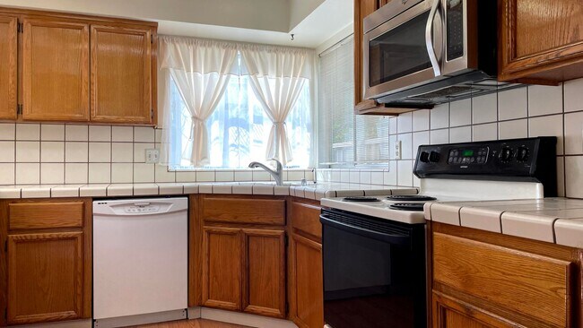 Building Photo - 4BD/2.5BA - Clean, Spacious 2-story Near Lake Almaden