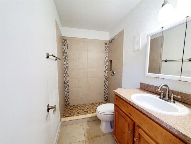 Building Photo - 13832 Orange Sunset Dr
