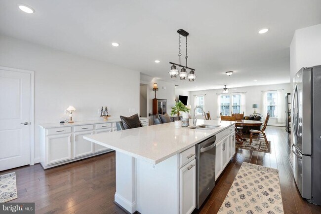 Building Photo - 2067 Alder Ln