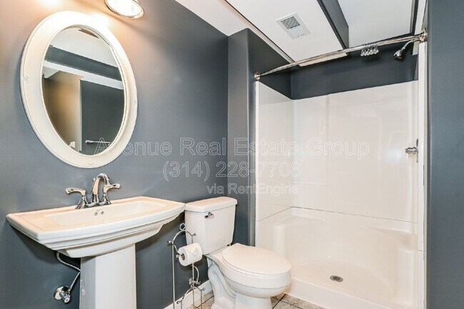 Building Photo - 730 Sunset Ln