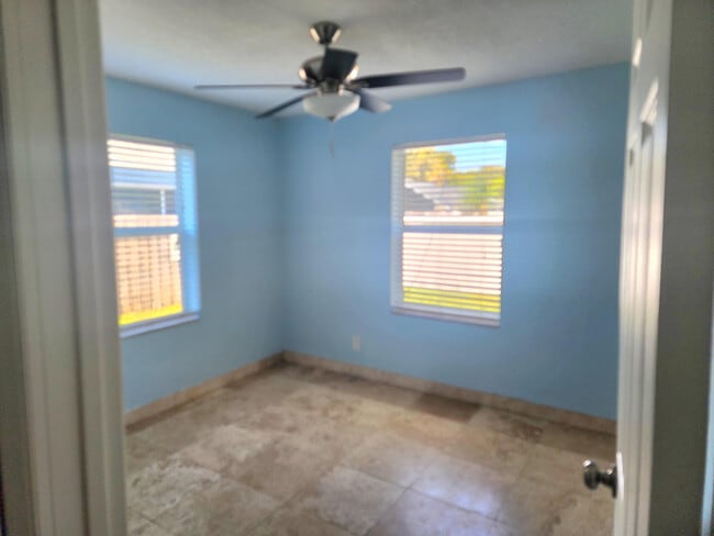 Building Photo - 413 SW 16th St