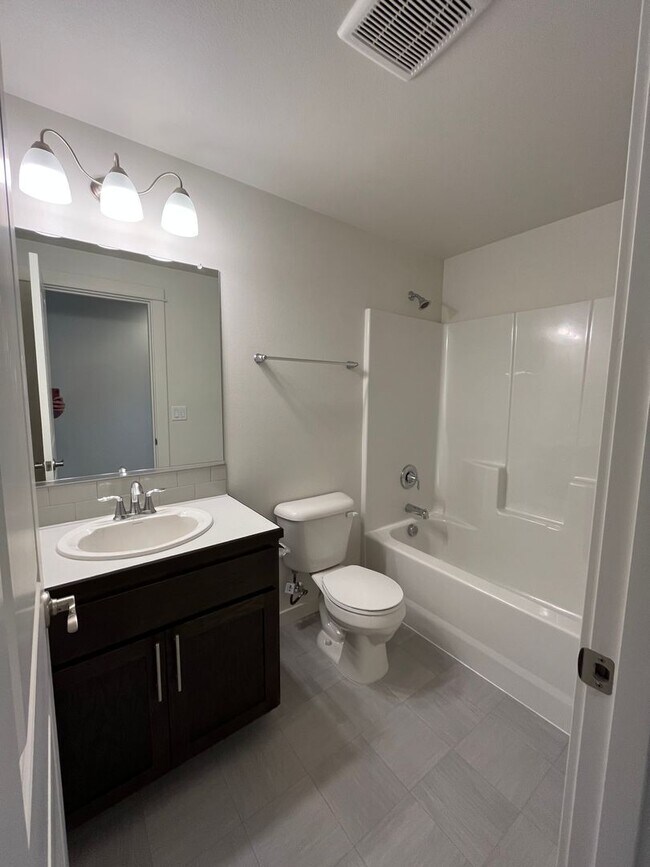 Building Photo - 3-bedroom 2-1/2 bathroom home
