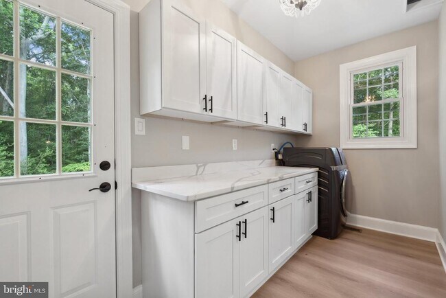 Building Photo - 10899 Woodland Falls Dr