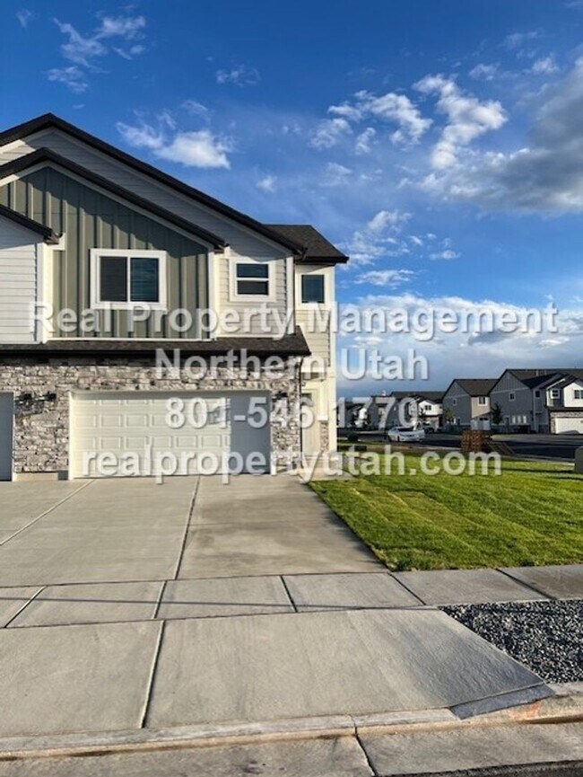 Primary Photo - Newly Built 3 Bedroom 2.5 Bath Morgan Town...