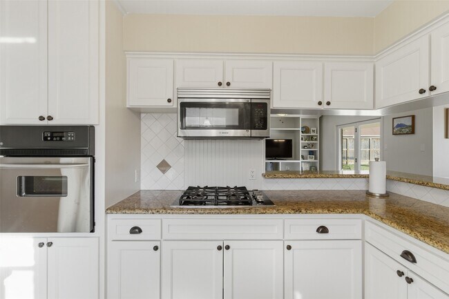 Building Photo - 2310 Droxford Dr