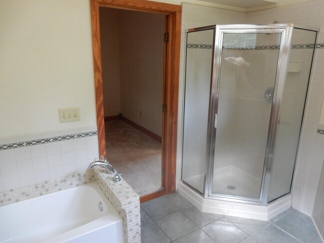 Building Photo - 718 Whitney Ln