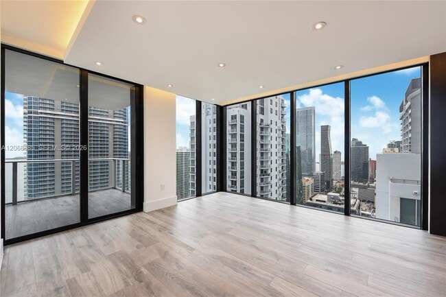 Building Photo - 1010 Brickell Ave