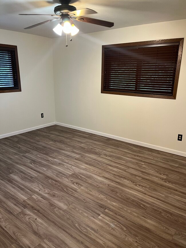 Building Photo - 326 Green Meadow Dr