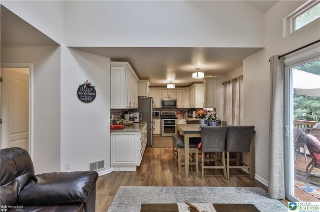 Building Photo - 204 Ridings Cir