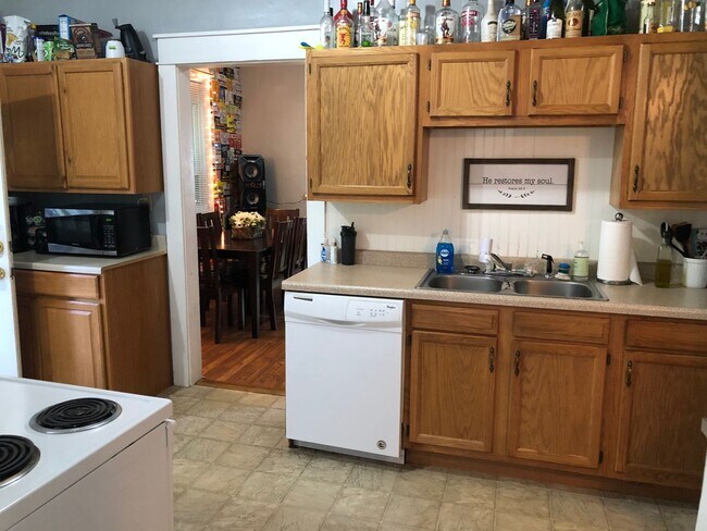 Building Photo - Available August 2026;  Monthly Rent $3,15...