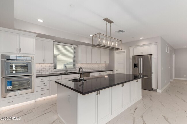 Building Photo - 4525 N 40th St