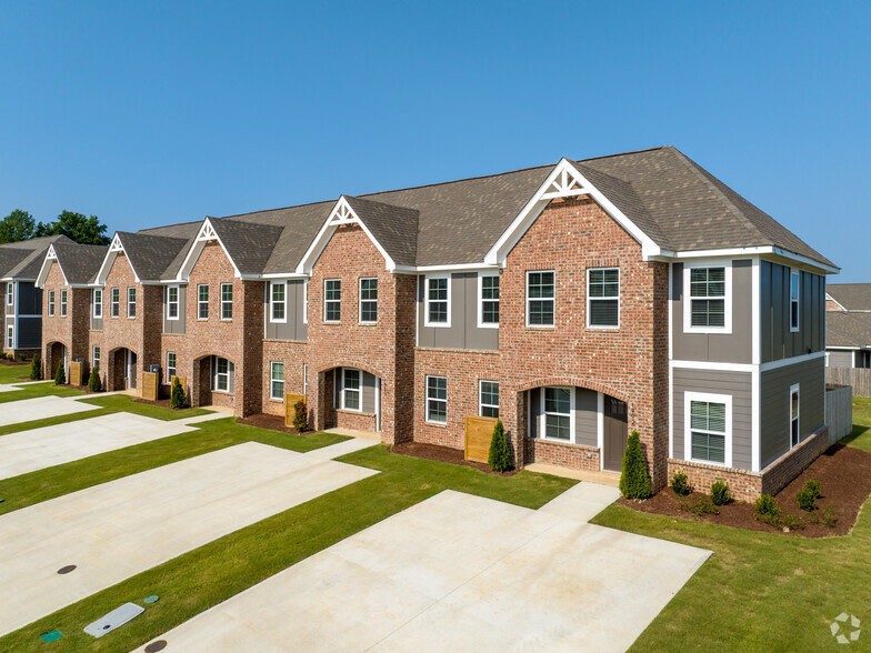 Building Photo - Legends Townhomes