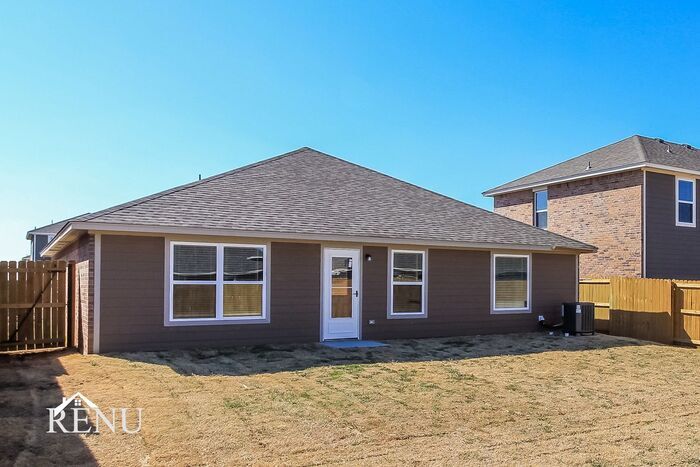 Building Photo - 1617 Maroon Dr