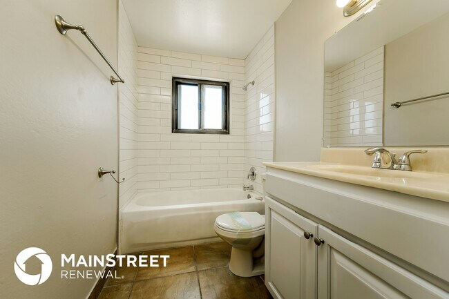 Building Photo - 5533 S Santa Cruz Ave