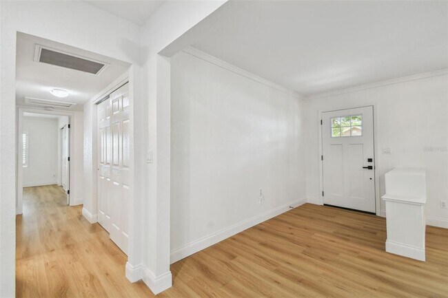 Building Photo - 4802 W Longfellow Ave