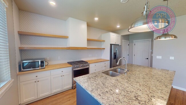 Building Photo - *Gresham - Luxury Craftsman, Central Air, ...