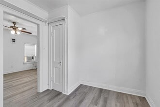 Building Photo - 1133 W Clay St