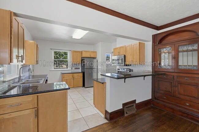 Building Photo - 1128 W Spofford Ave