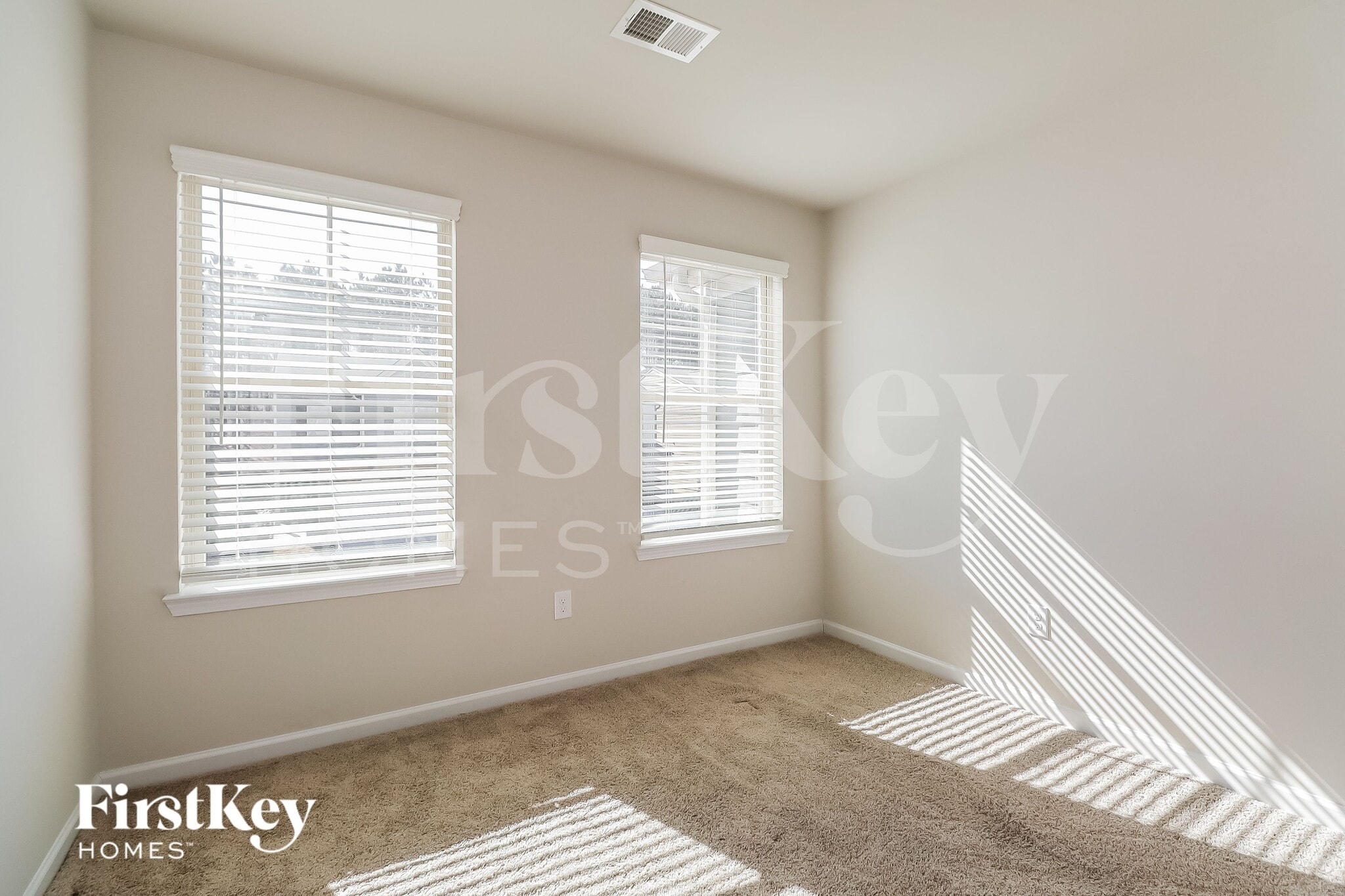 Building Photo - 5768 Woodside Crossing